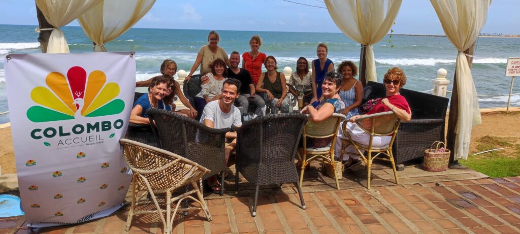 Colombo Accueil: Cafés au bord de l’océan!